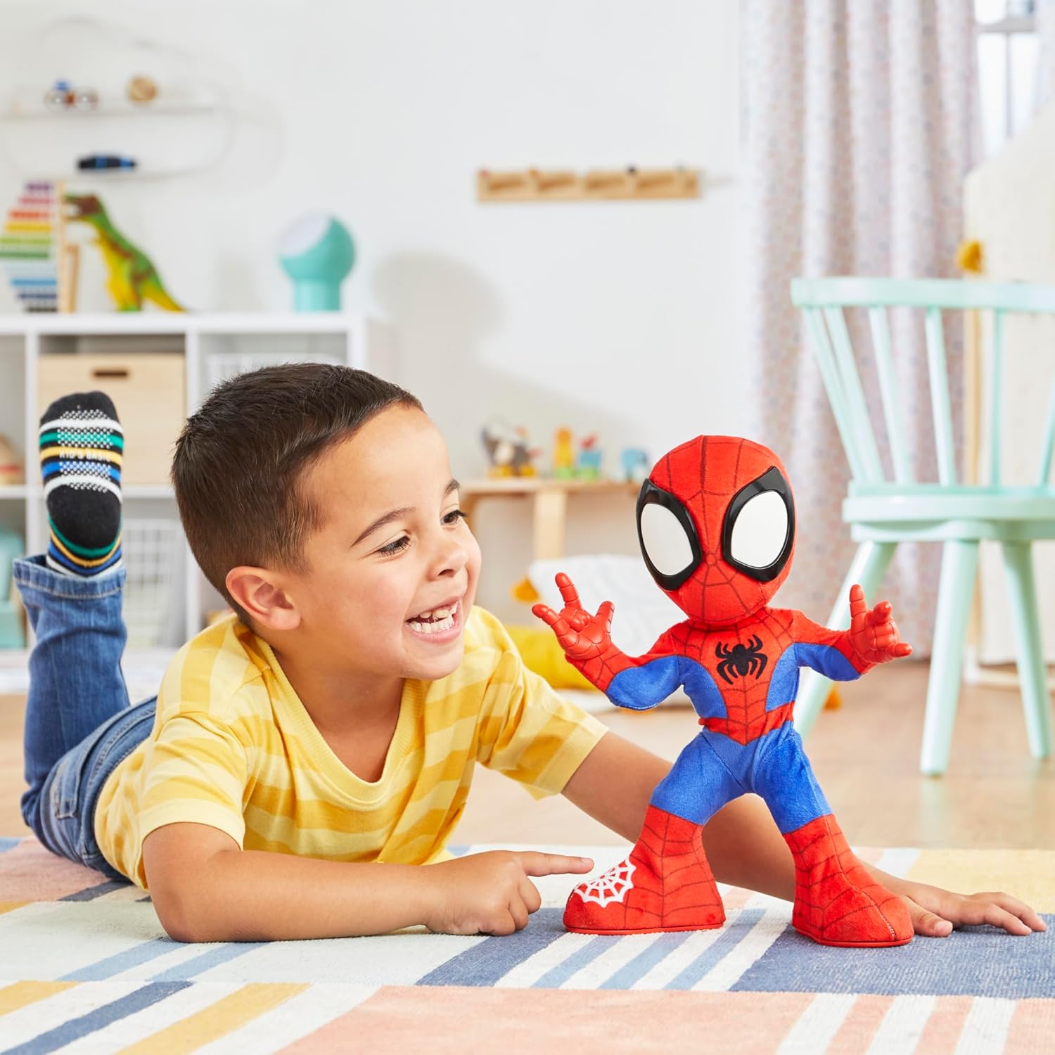 Spidey and his Amazing Friends Marvel Dance 'N Crawl Spidey, Interactive Plush Toy with 20 Phrases & Sounds, 2 Songs, Super Hero Toys for Kids 3 & Up - Image 7