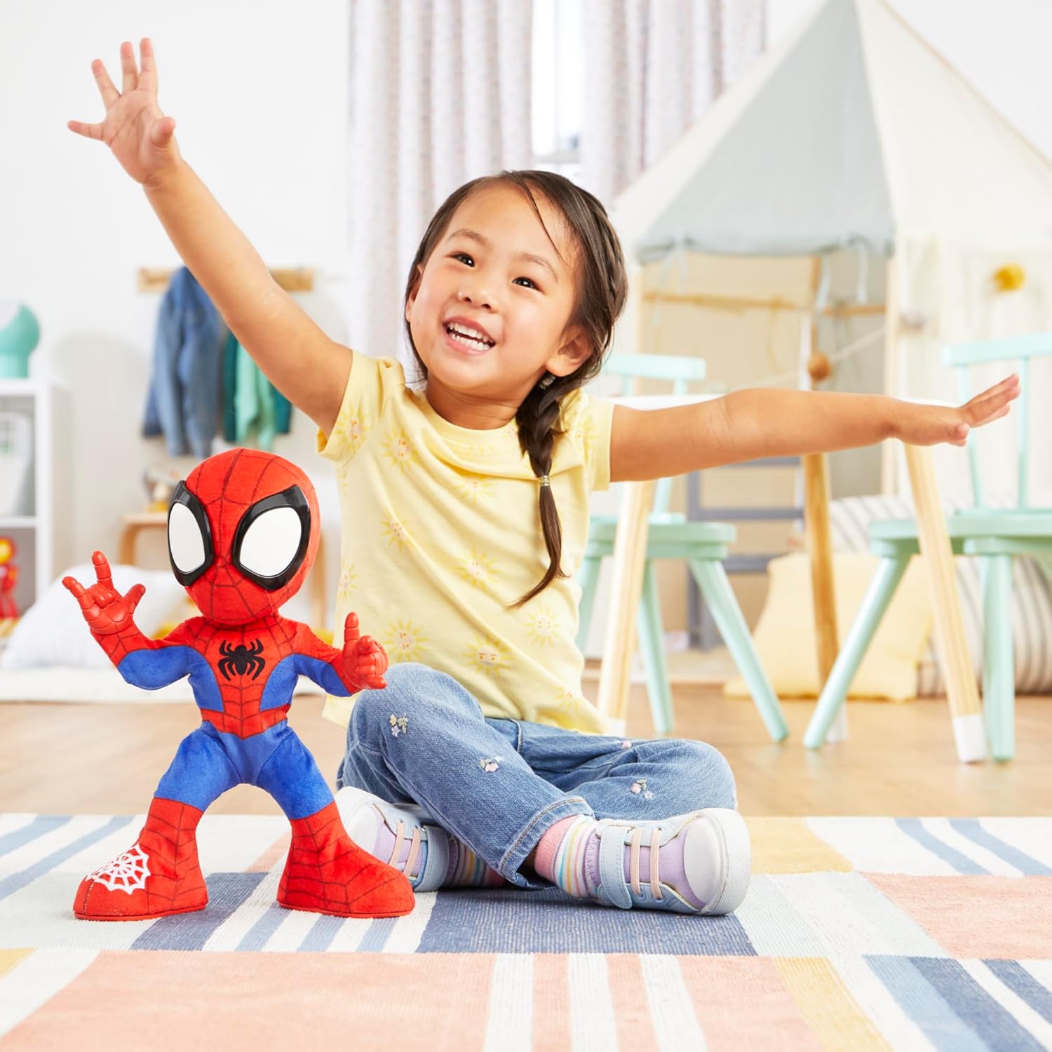 Spidey and his Amazing Friends Marvel Dance 'N Crawl Spidey, Interactive Plush Toy with 20 Phrases & Sounds, 2 Songs, Super Hero Toys for Kids 3 & Up - Image 6