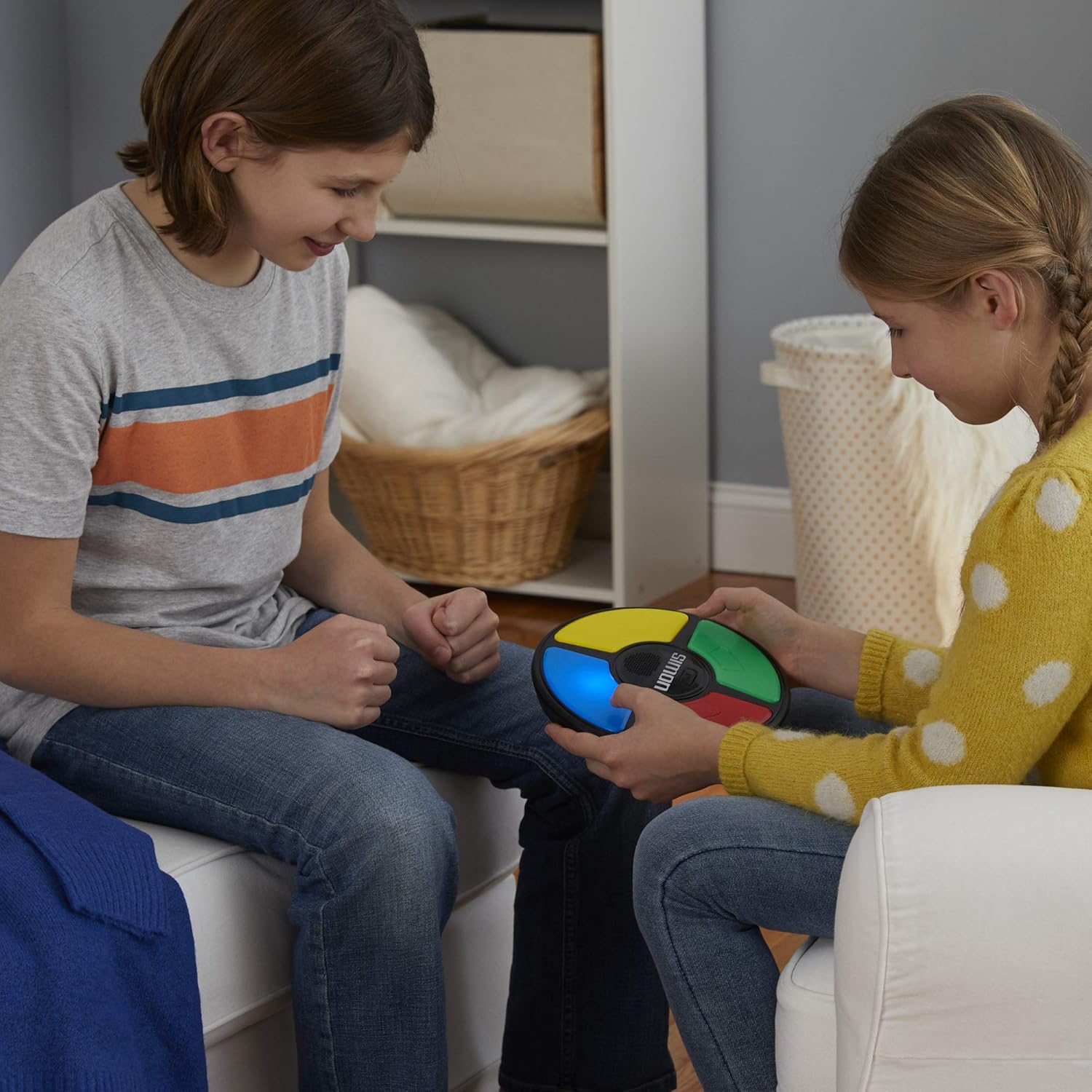 Hasbro Gaming Simon Handheld Electronic Memory Game With Lights and Sounds for Kids Ages 8 and Up - Image 8