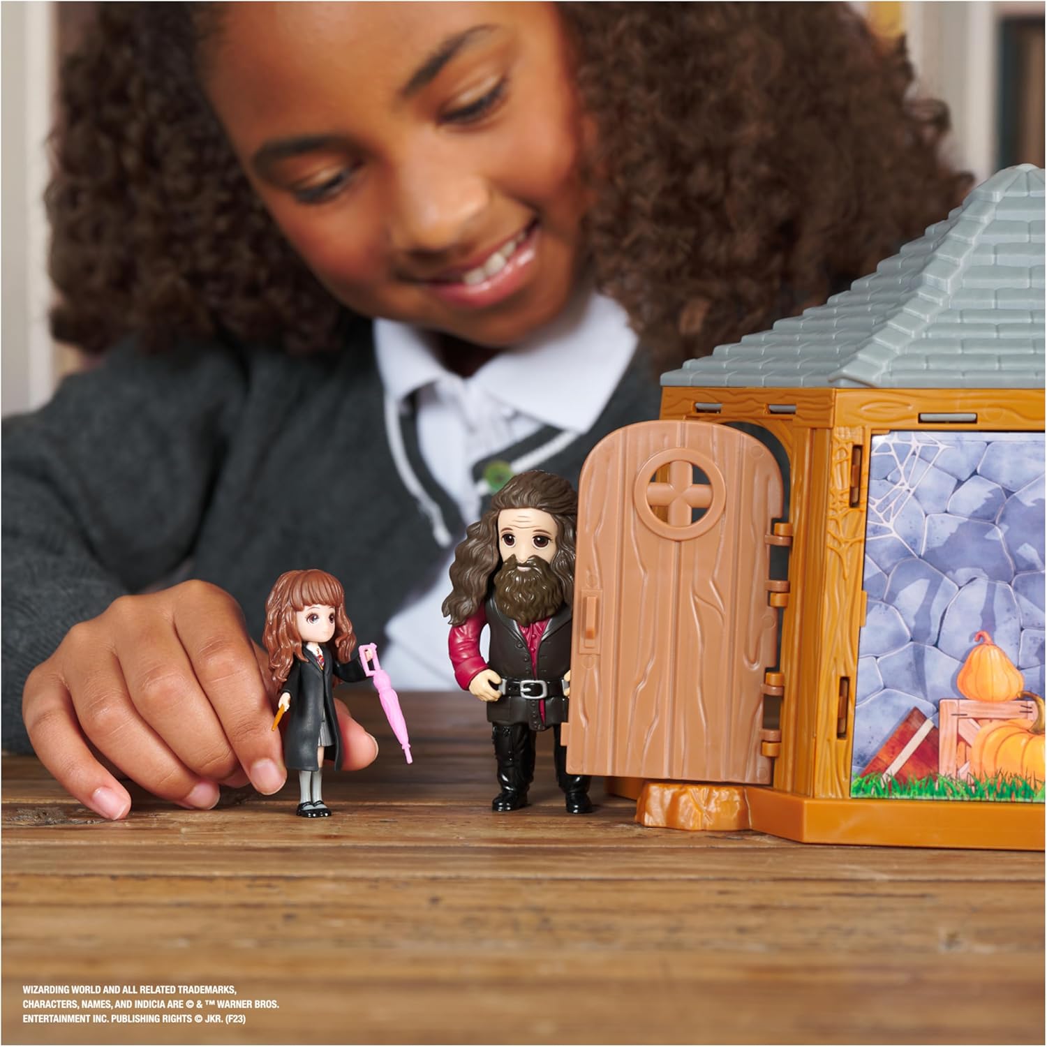 Wizarding World Harry Potter, Magical Minis Hagrid’s Hut Playset with 2 Figures and 9 Doll Accessories, Kids Toys for Ages 6 and up - Image 7