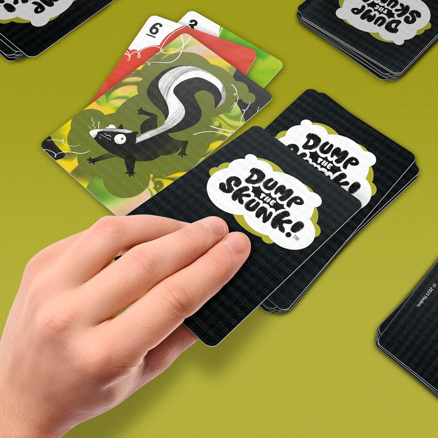 Dump The Skunk! Game | Family Card Game by Reiner Knizia | Ages 7 and Up | 2-6 Players | 20 Mins. | Easy to Learn Games for Kids, Teens, and Adults - Image 6