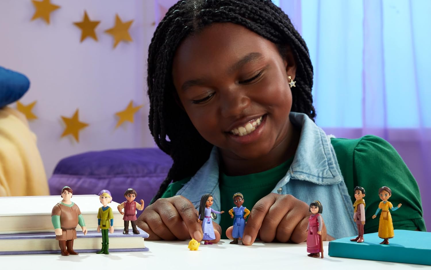 Mattel Disney Wish Toys, The Teens Mini Doll Set, 8 Posable Dolls & Star Figure, Signature Outfits Inspired by the Movie - Image 2