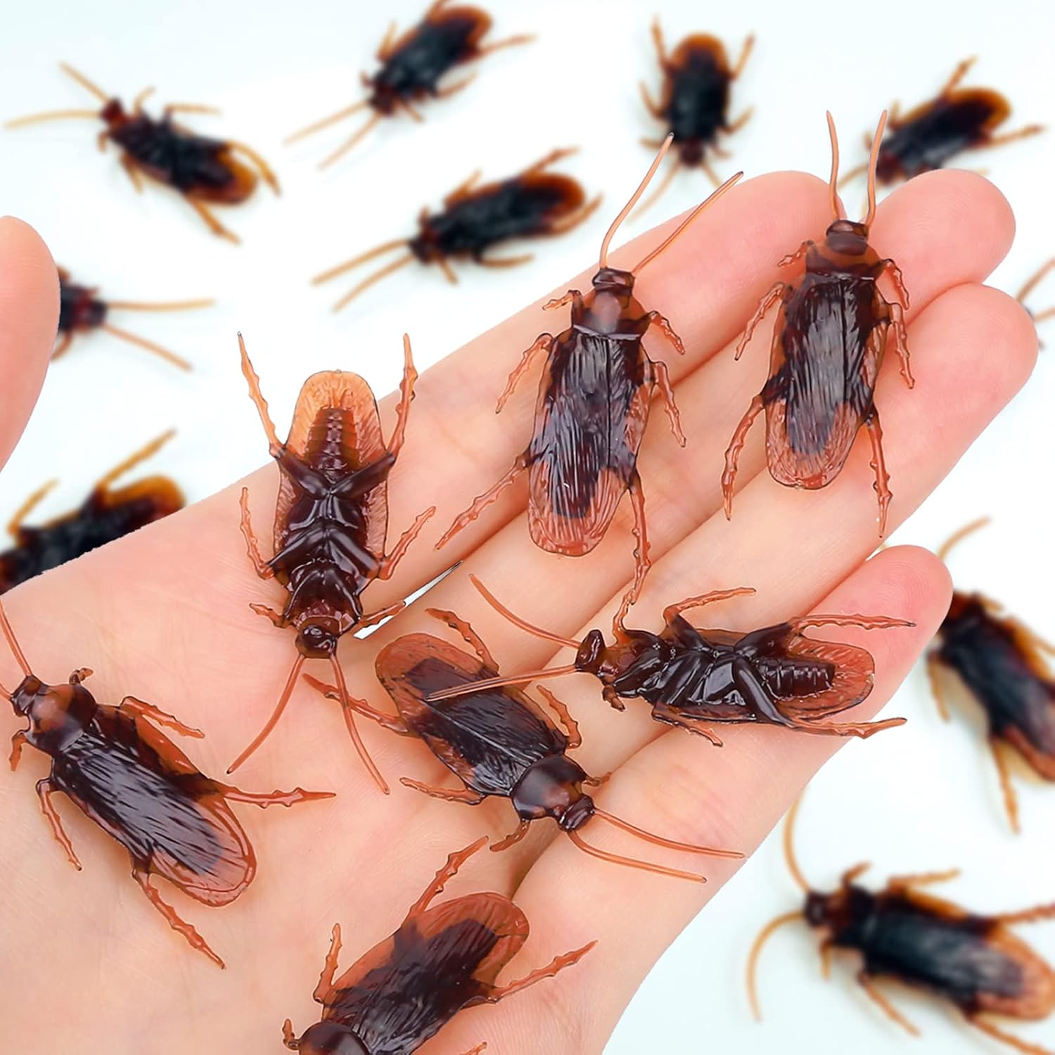 Riomeira Premium Fake Cockroaches, Pretty Realistic Fake Roaches, Great Way to Play a Prank, Faux Cockroaches Lifelike Creepy Perfect for Halloween Project, Tricking People, Kid Playing (15PCS)