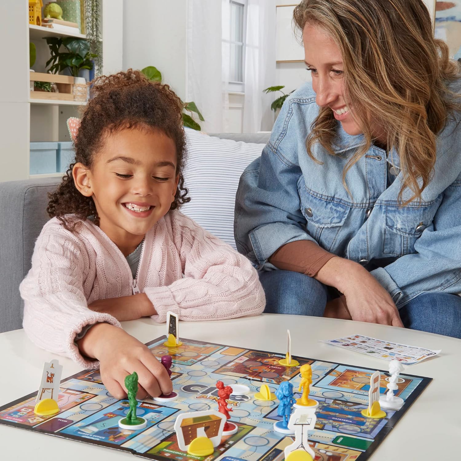 Hasbro Gaming Clue Junior Board Game | 2-Sided Gameboard, 2 Games in 1 | 2 to 6 Players | Mystery Games for Kids | Back to School Gifts | Classroom Preschool Games | Ages 4+ - Image 4