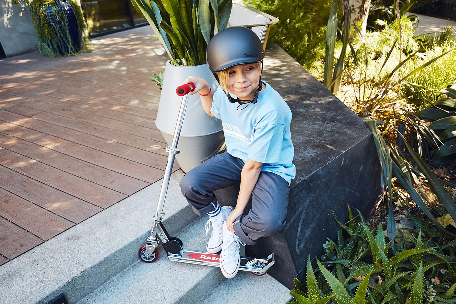 Razor A2 Kick Scooter for Kids Ages 5+ – Wheelie Bar, Foldable, Lightweight, Aluminum Frame, Front Vibration Reducing System, Adjustable Height Handlebars - Image 7